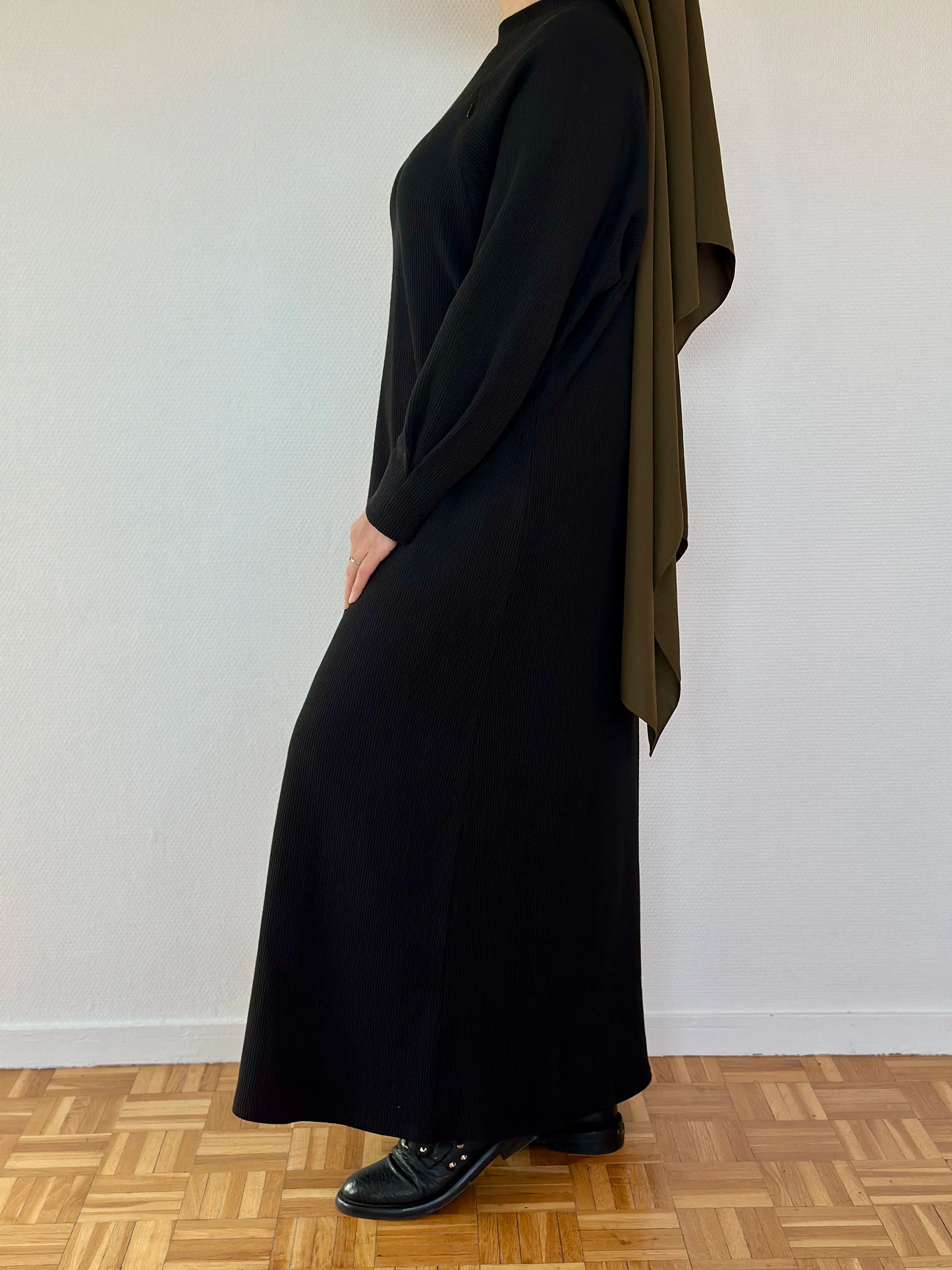 Robe longue noire pour allaiter en maille ouverture à zip nuance lactée