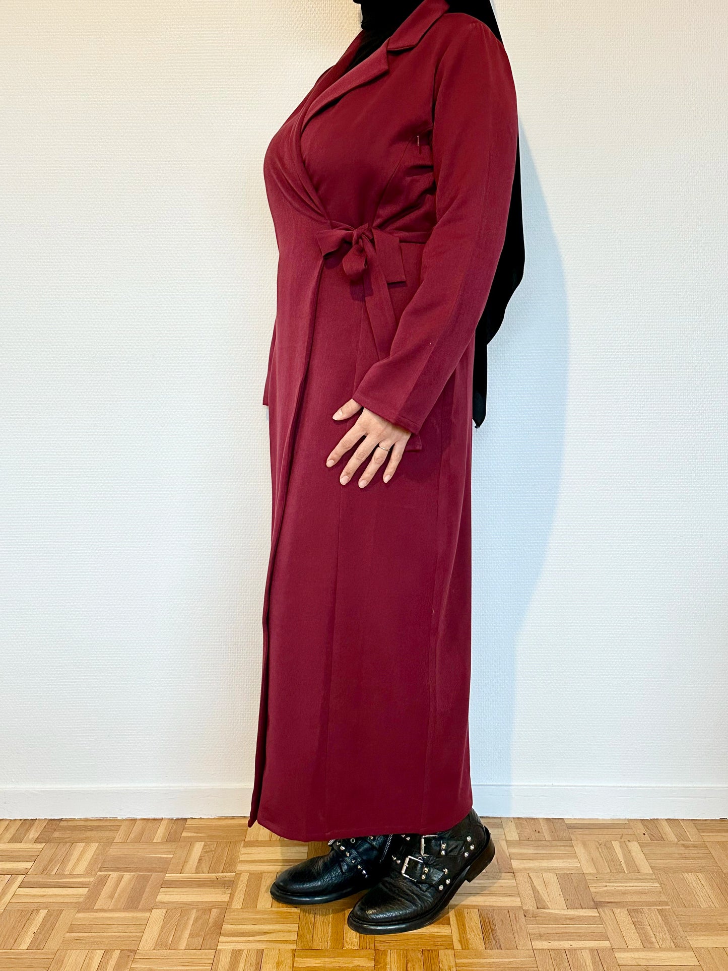Robe d'allaitement nuance lactée bordeaux de trois quart à zip