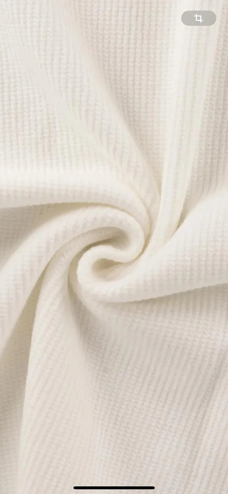 Maille côtelée écru du pull d'allaitement Symbiose de nuance lactée