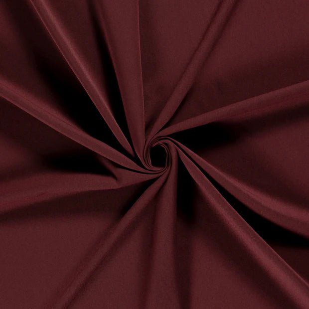 Photo de la marque Nuance lactée, image de la matière gabardine de couleur bordeaux